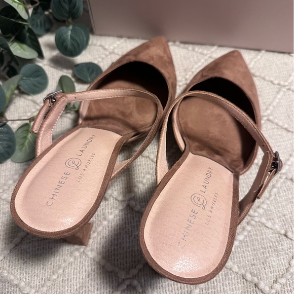 Nude Suede pointed closed toe high heel shoes size 10 women’s with buckle decor - Picture 6 of 8